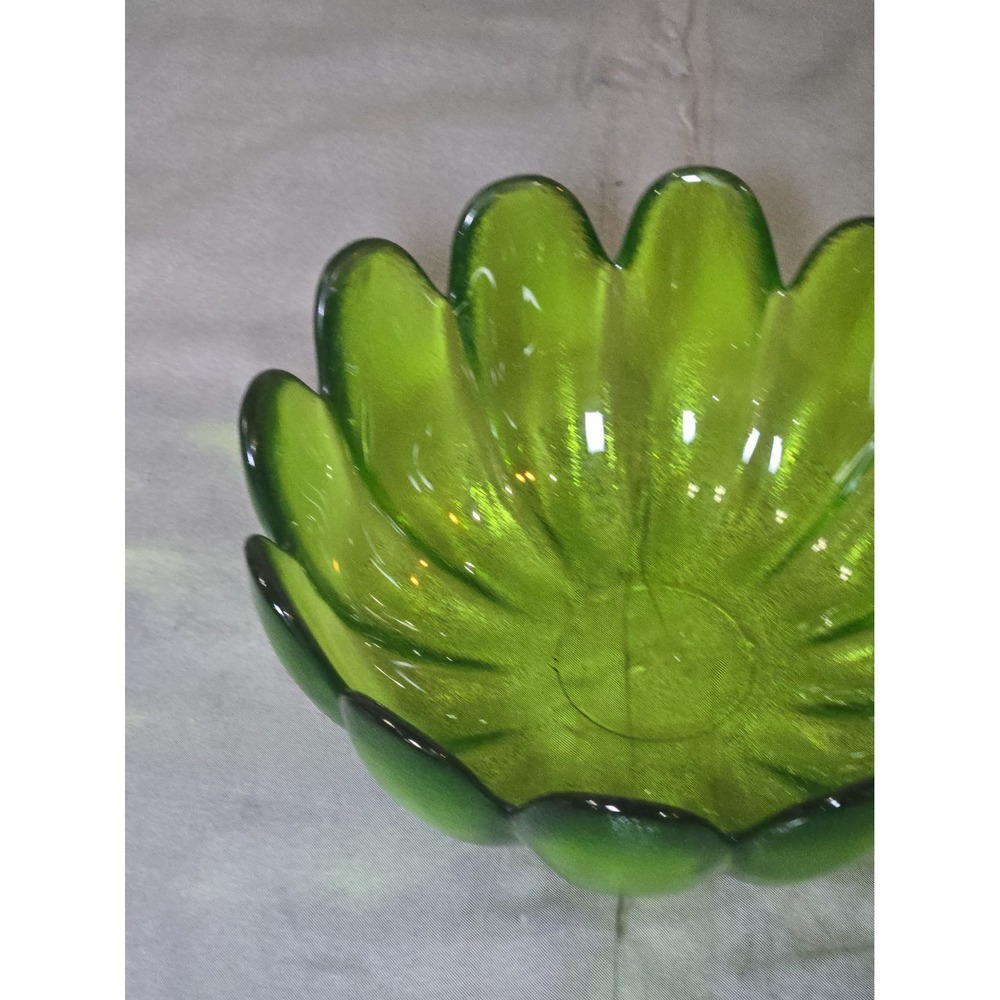 Vintage Indiana Glass Large Green 12 Petal Lotus Bowl 11" Serving/Console Bowl - Picture 4 of 11